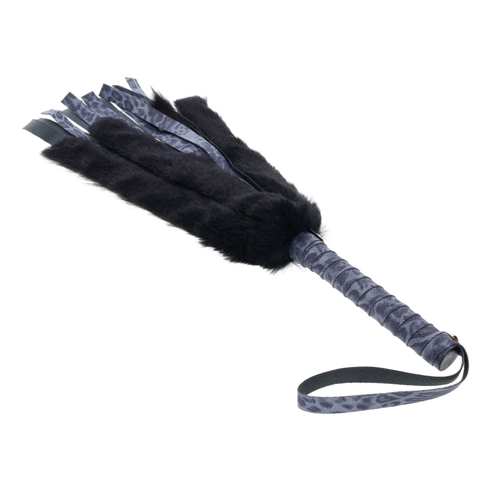 Sex & Mischief Cougar Faux Fur Flogger – Luxury Furry Flogger Whip