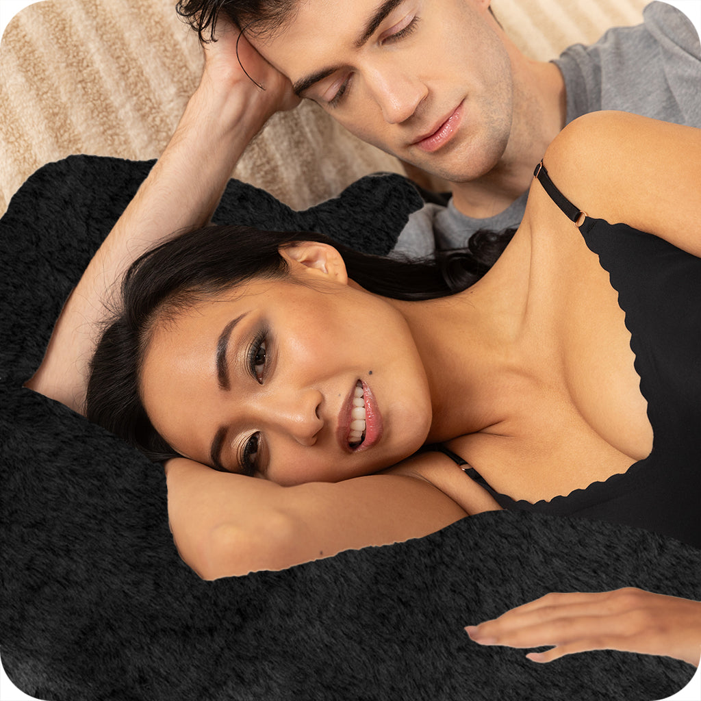 Fascinator Queen Faux Fur Throw in Black Bondage and Fetish > Tools & Accessories